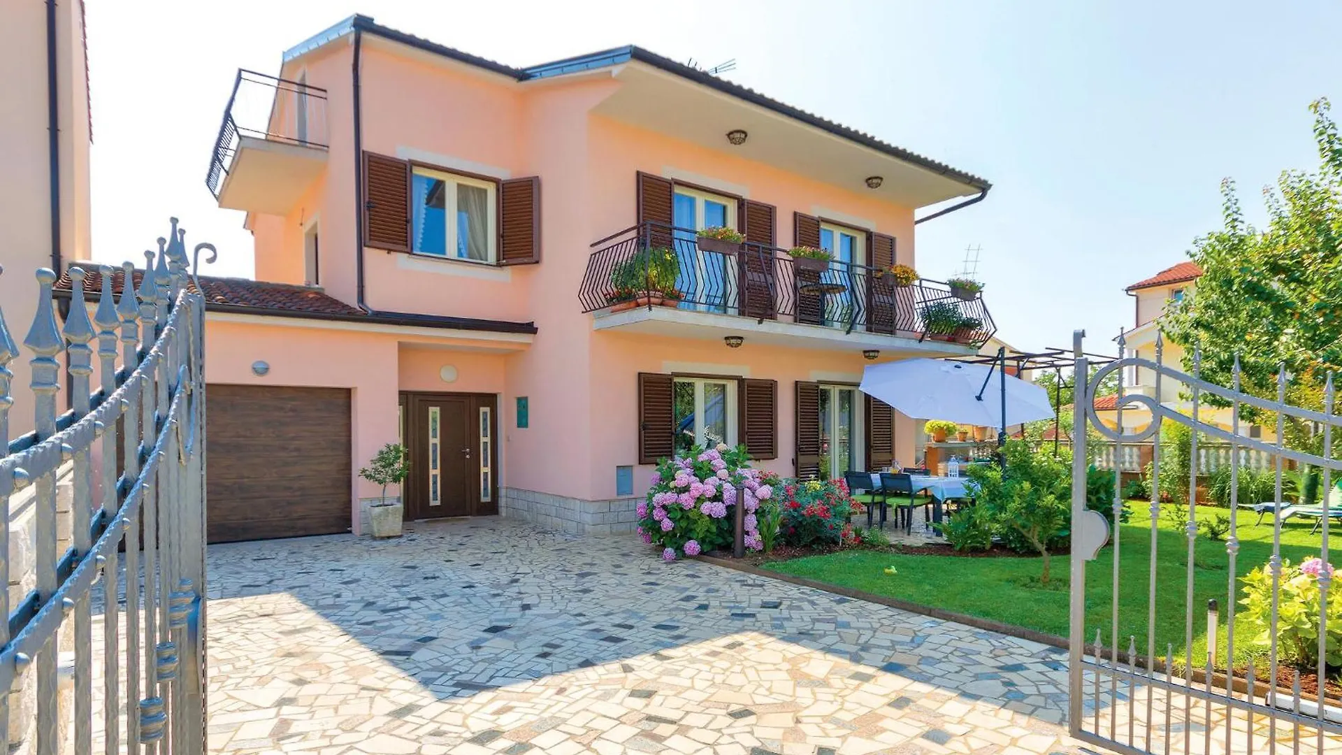 2 Bedroom Cozy Apartment In Pula