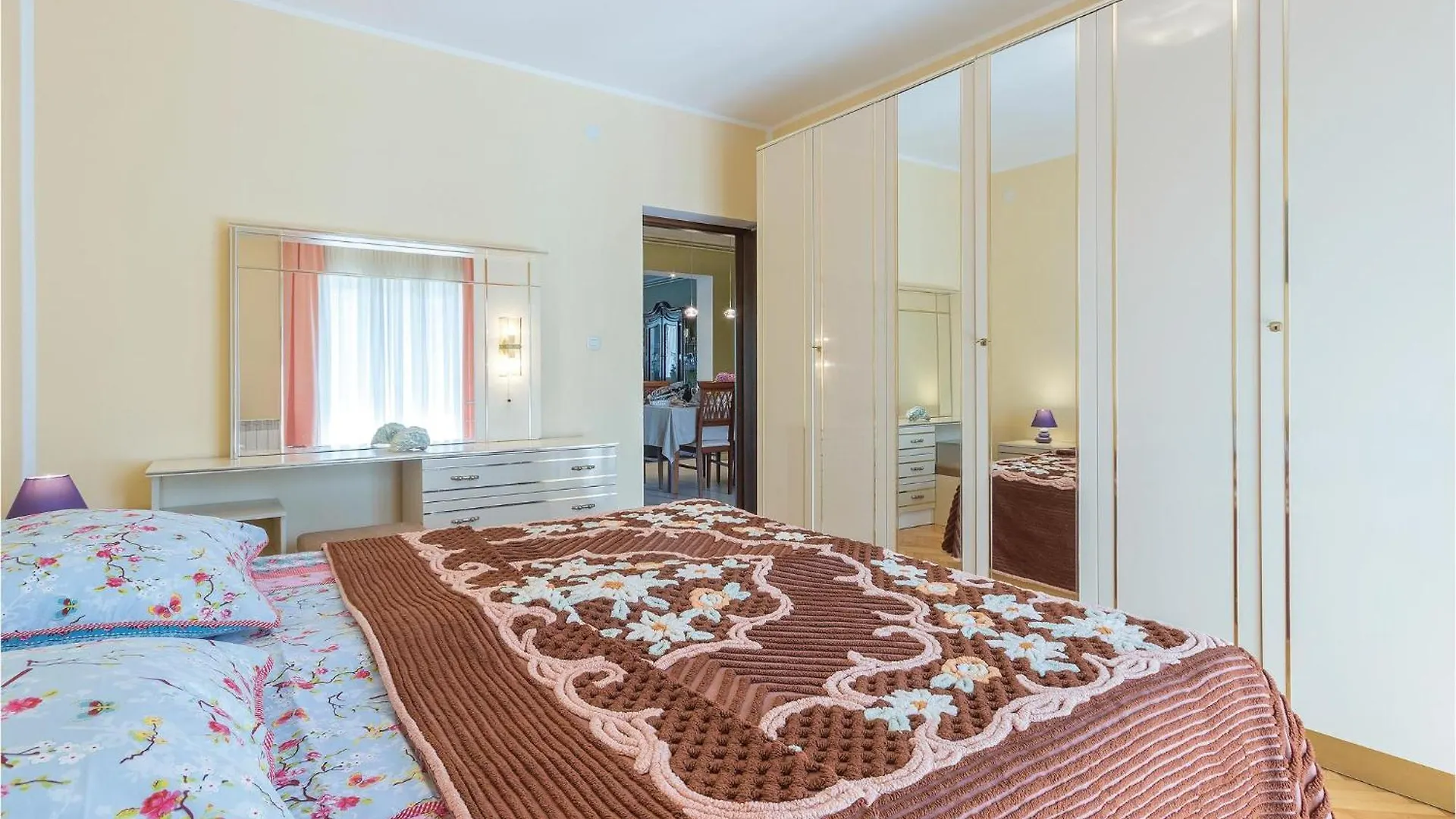 2 Bedroom Cozy Apartment In Pula